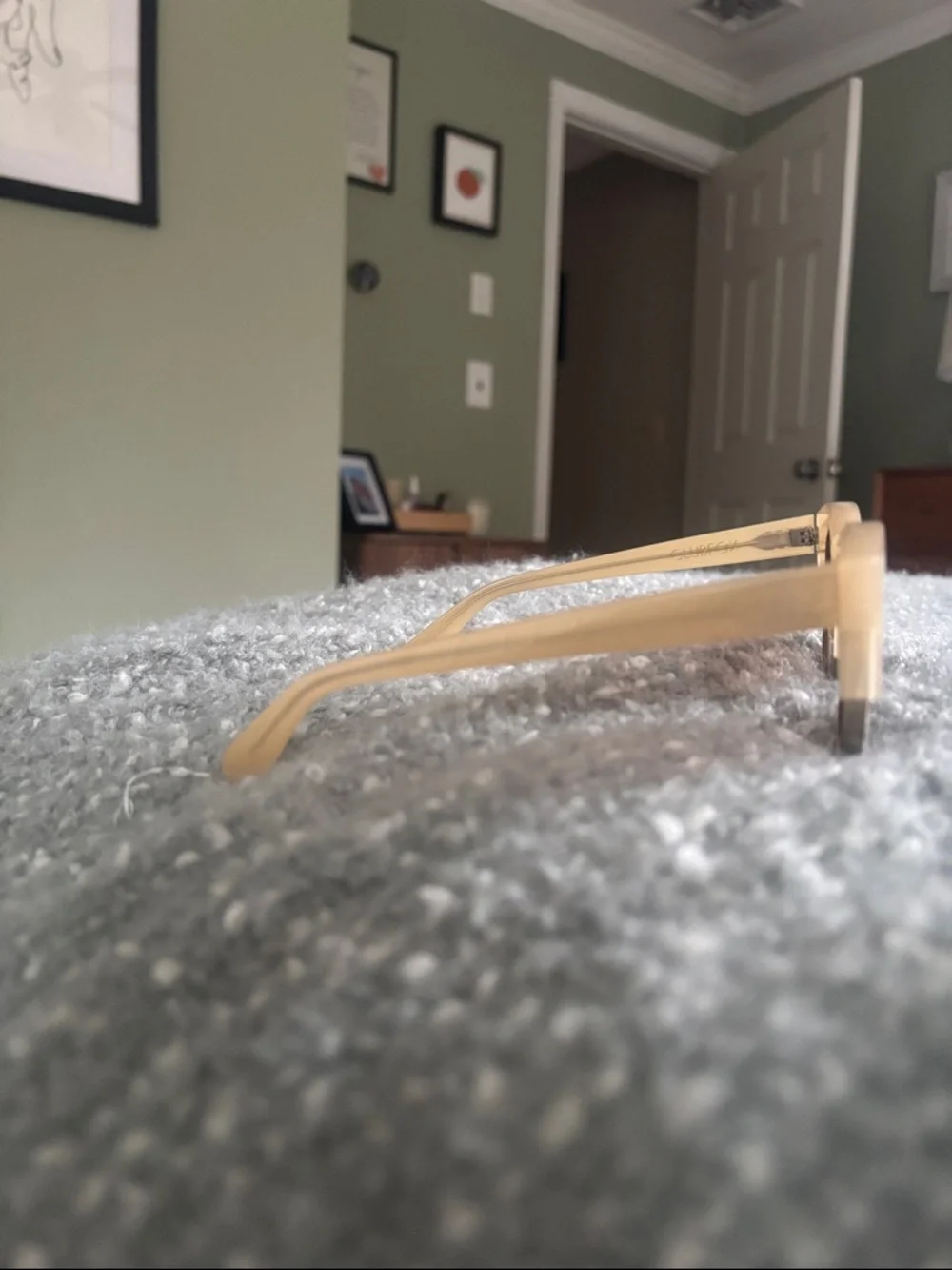 Wildfox Cream Frame Sunglasses with Brown Gradient Lenses with case - Picture 8 of 10